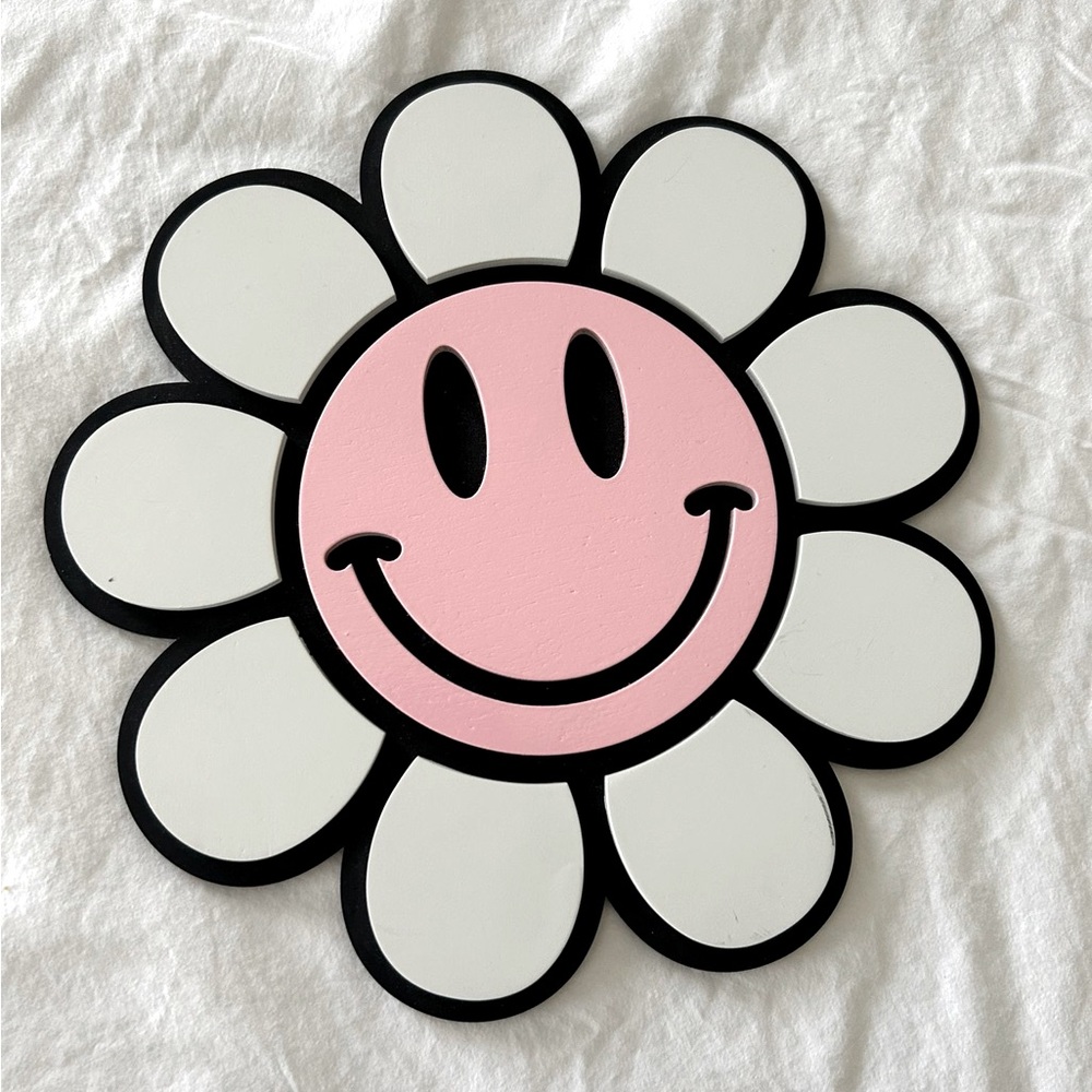 Preppy Pink Smiley Face Flower Wall Decor (has to be hung)
